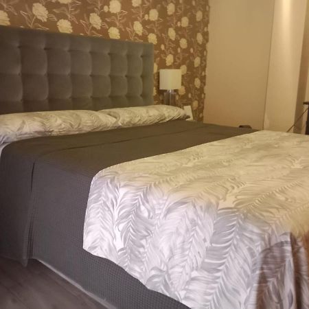 Habitación privada Tarragona con cocina salón y terraza piso compartido Exterior foto